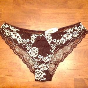 ✨$5 Sale✨Victoria's Secret Sz L black lace panties