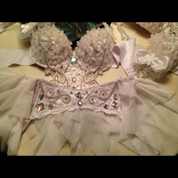 White rave outfit