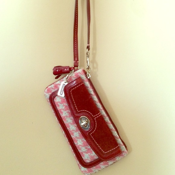 Authentic Coach wristlet - Picture 1 of 4