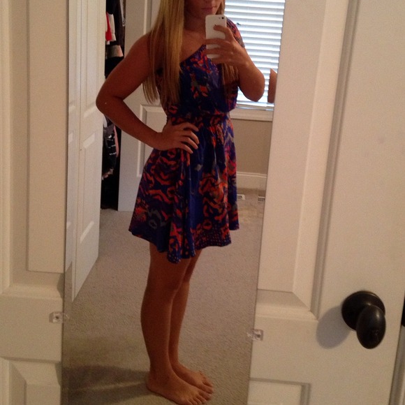 Material girl one shoulder - Picture 2 of 3