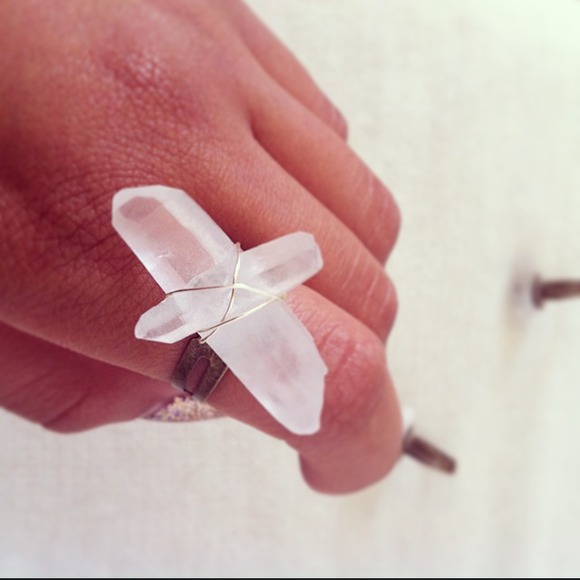 Crisscross crystal ring - Picture 2 of 2