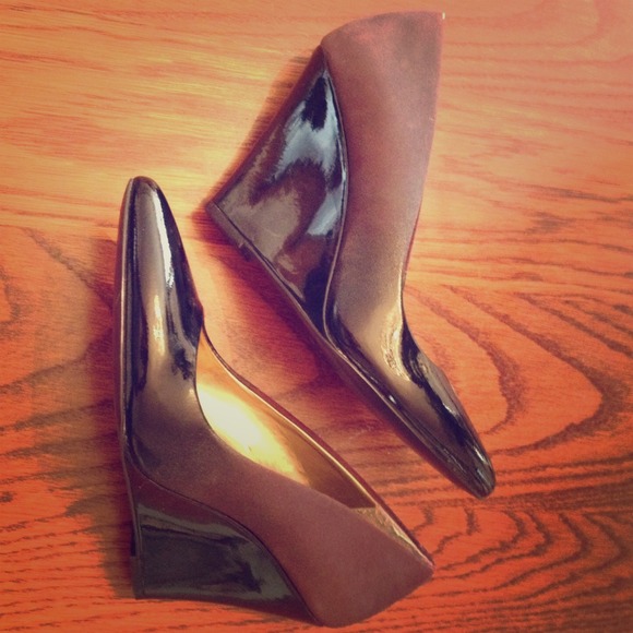 BCBG Shoes - ⬇️Reduced: Amazing purple/black ombré dress wedges