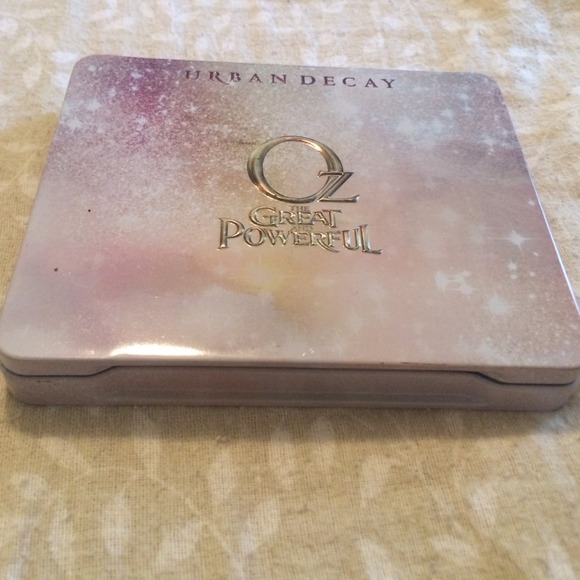 Brand new urban decay eye shadow pallet!