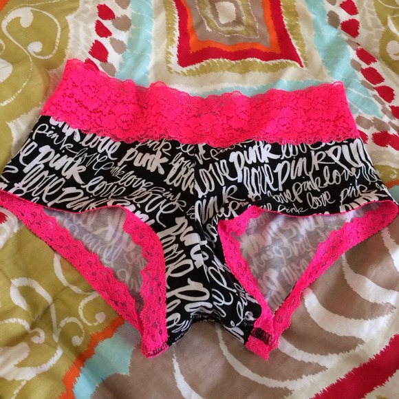 🚫BUNDLED🚫Brand New Victorias Secret Boyshorts