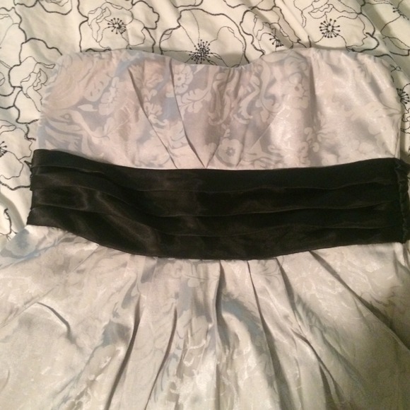 Dress - Picture 2 of 4