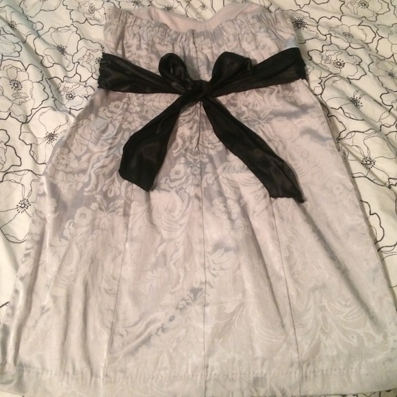 Dress - Picture 3 of 4