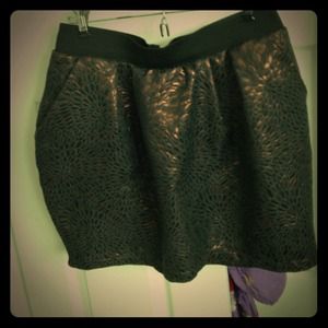 High wasted skirt with pockets and built in slip