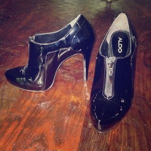 ‼️SALE❗️Black patent 41/2 inch heel.