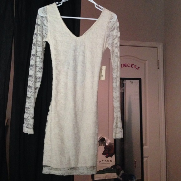 White lace long sleeve dress