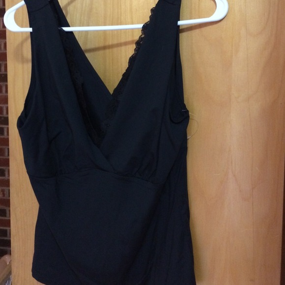 Black tank with lacy underlay - Picture 1 of 3