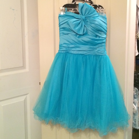 Blue homecoming dress - Picture 1 of 2