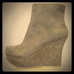 Nine West black faux suede wedge bootie, size 5.