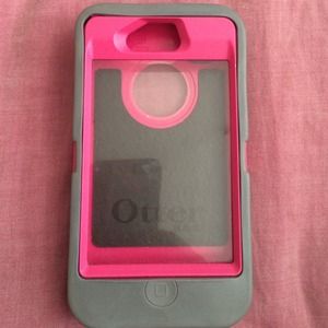 iPhone 4/4s Otterbox case.