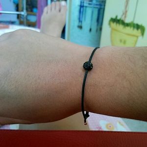 Plain black bracelet with 1 sparkly black ball