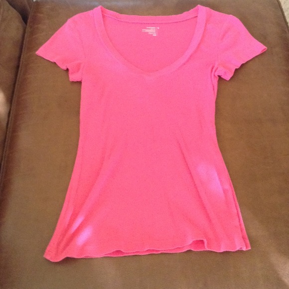 BUNDLED✨ADD ON ITEM✨Classic V Neck T - Picture 2 of 2