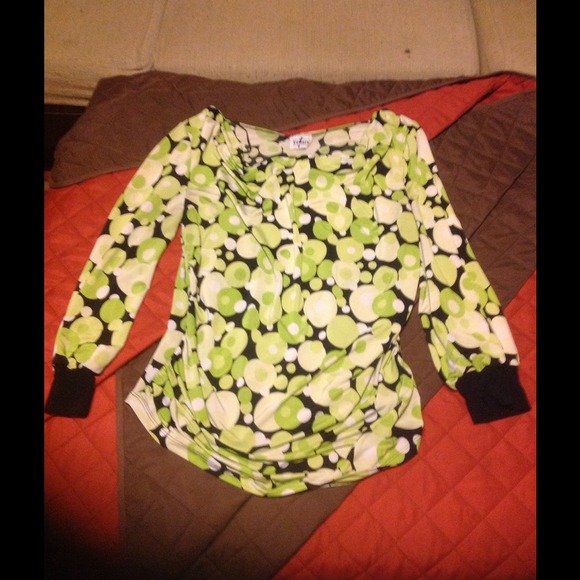 Green circle design shirt