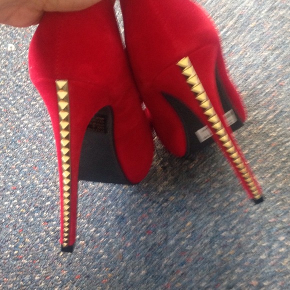 Red studded heels - Picture 4 of 4