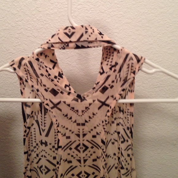Aztec blouse - Picture 3 of 3