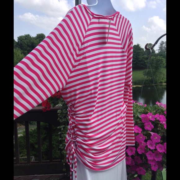 ✋Melody✋🌺Fuchsia/White MK Silver Hardware Top🌺 - Picture 3 of 4