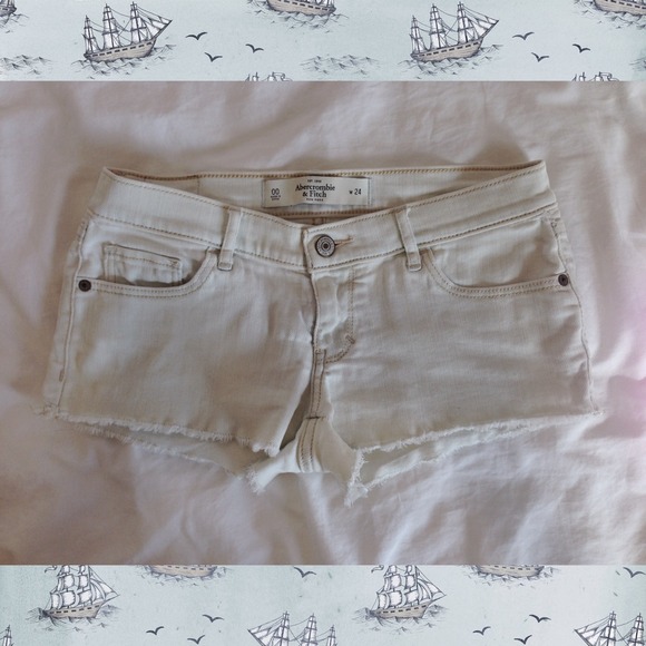 abercrombie denim light blue short shorts