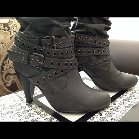 Grey knee high boots - Picture 2 of 3