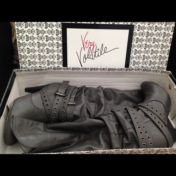 Grey knee high boots - Picture 3 of 3