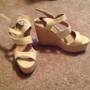 Steve Madden off white wedges