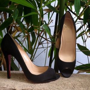 👠✨ ❗️SOLD❗️ Louboutin Black Satin Peep-toes✨ 👠