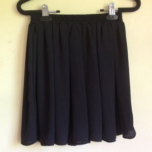 Black brandy Melville skirt