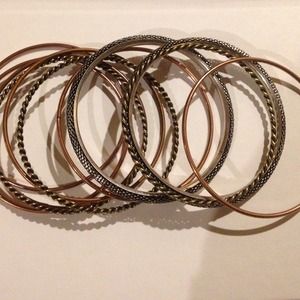 11 piece bangle bracelet set.