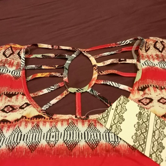 SOLD AS A BUNDLE. Top by Eyeshadow clothing - Picture 2 of 3