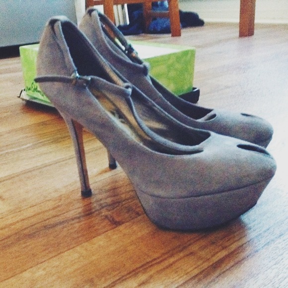 NOW ON CLEARANCE SAM EDELMAN NIVAN HIGH HEELS