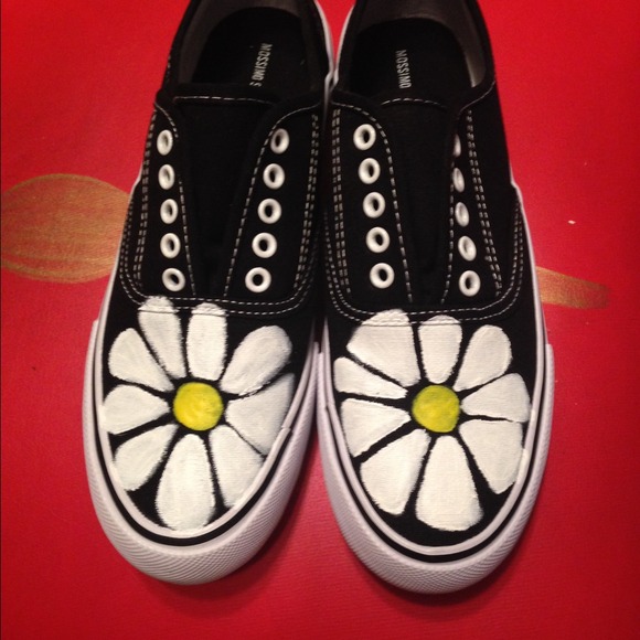 Handpainted daisy shoes!