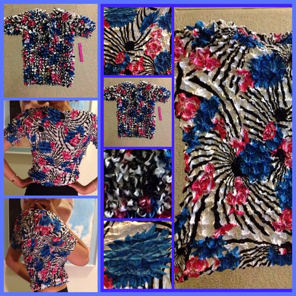 EXPANDABLE GRAPHIC TOP - Picture 2 of 4