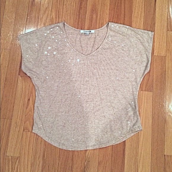 Clear sequence loose top