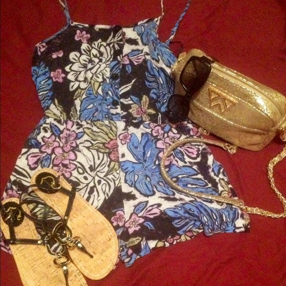 😍Forever 21 tropical/ floral romper