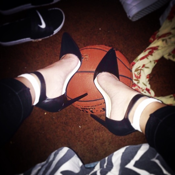 Point strap heels
