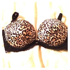 32C bra from Victoria secret. Straps detachable