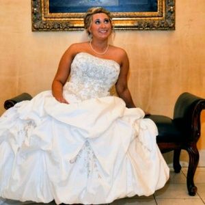David's Bridal Wedding Dress with petticoat