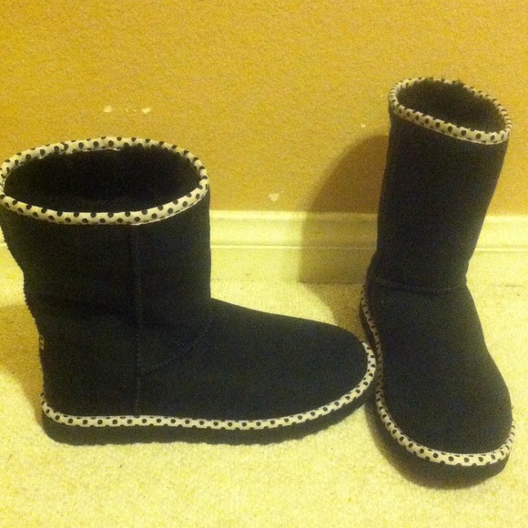 UGG (s) - Picture 2 of 4