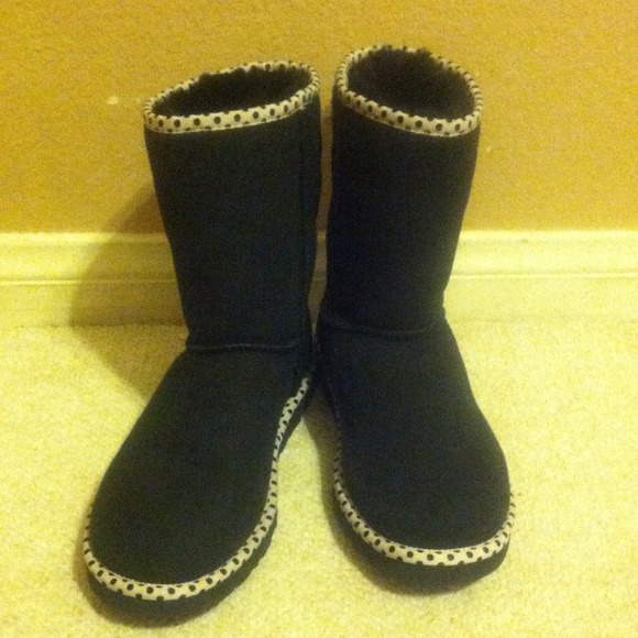 UGG (s) - Picture 3 of 4