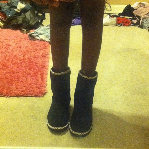 UGG (s) - Picture 4 of 4