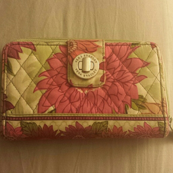 🚫 SOLD🚫Vera Bradley Wallet Authentic