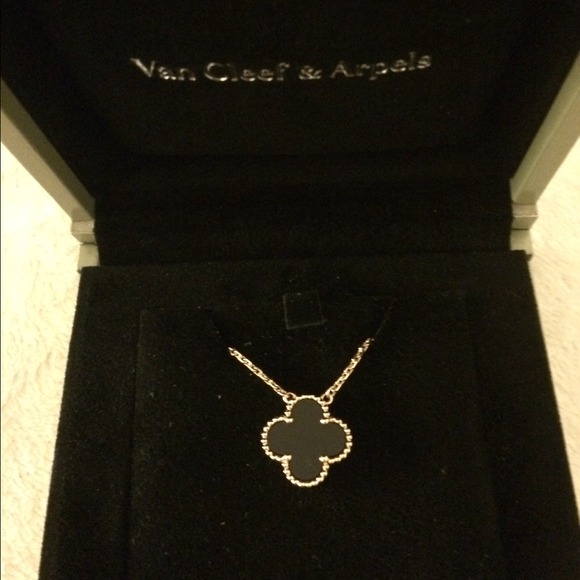 💰sold💰💯VCA Alhambra onyx pendant💜 - Picture 3 of 4