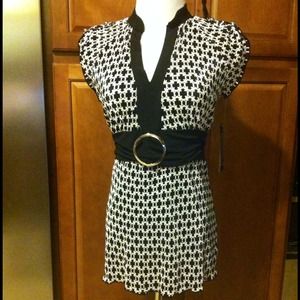 SOLD Black and White Stretch dress top shirt