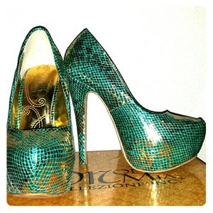 Adorable Teal heels!