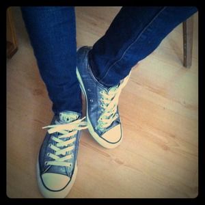 💕HP💕 Shiny Grey Converse