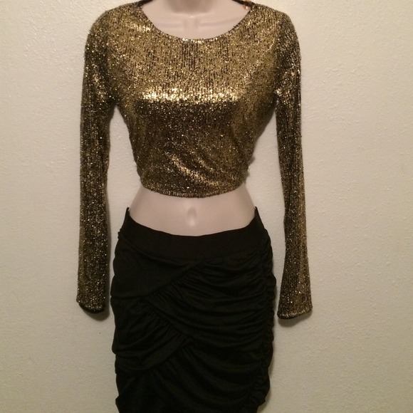 ⭐️GOLD CROP TOP⭐️