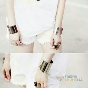 Punk Curved Mirrored Silver-tone Bangle
Fashion