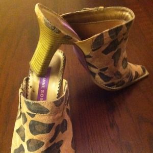 🎊🎊HP🎊🎊 Leopard print mules